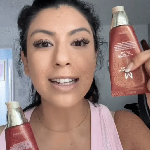 Customer showing MISSHA BB Cream with flawless makeup application