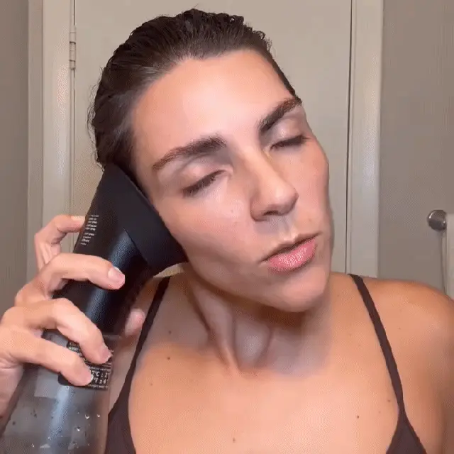 Water irrigation ear cleaning technology